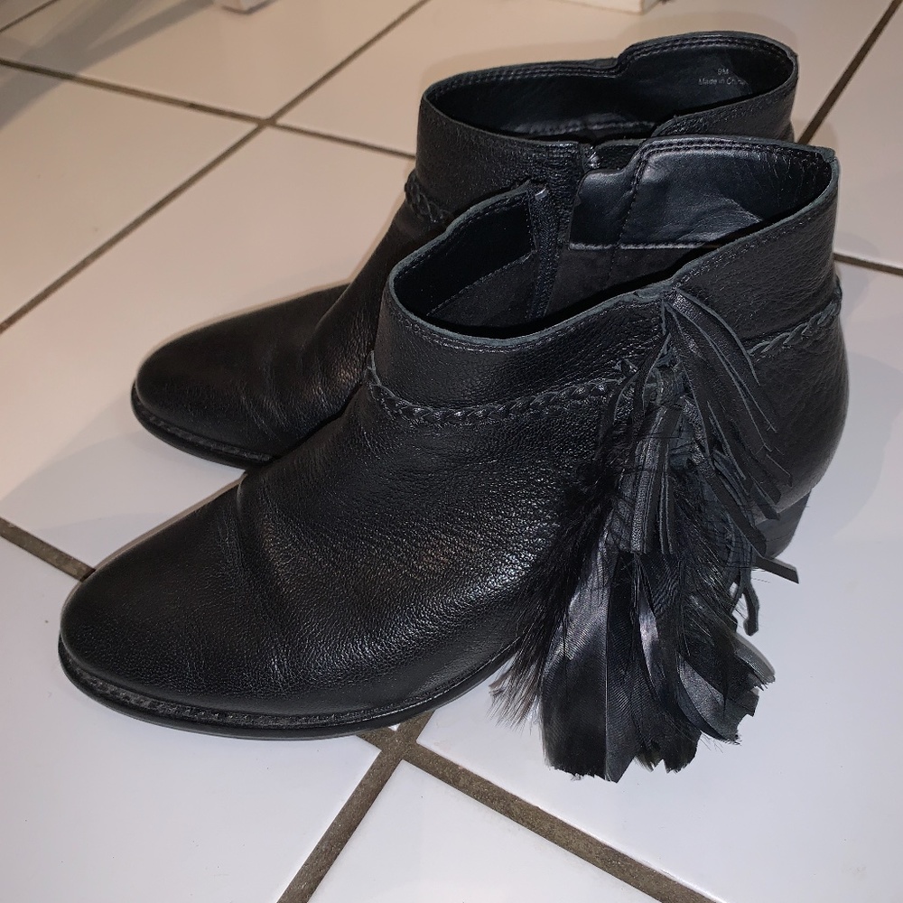 Gianni Bini leather boots